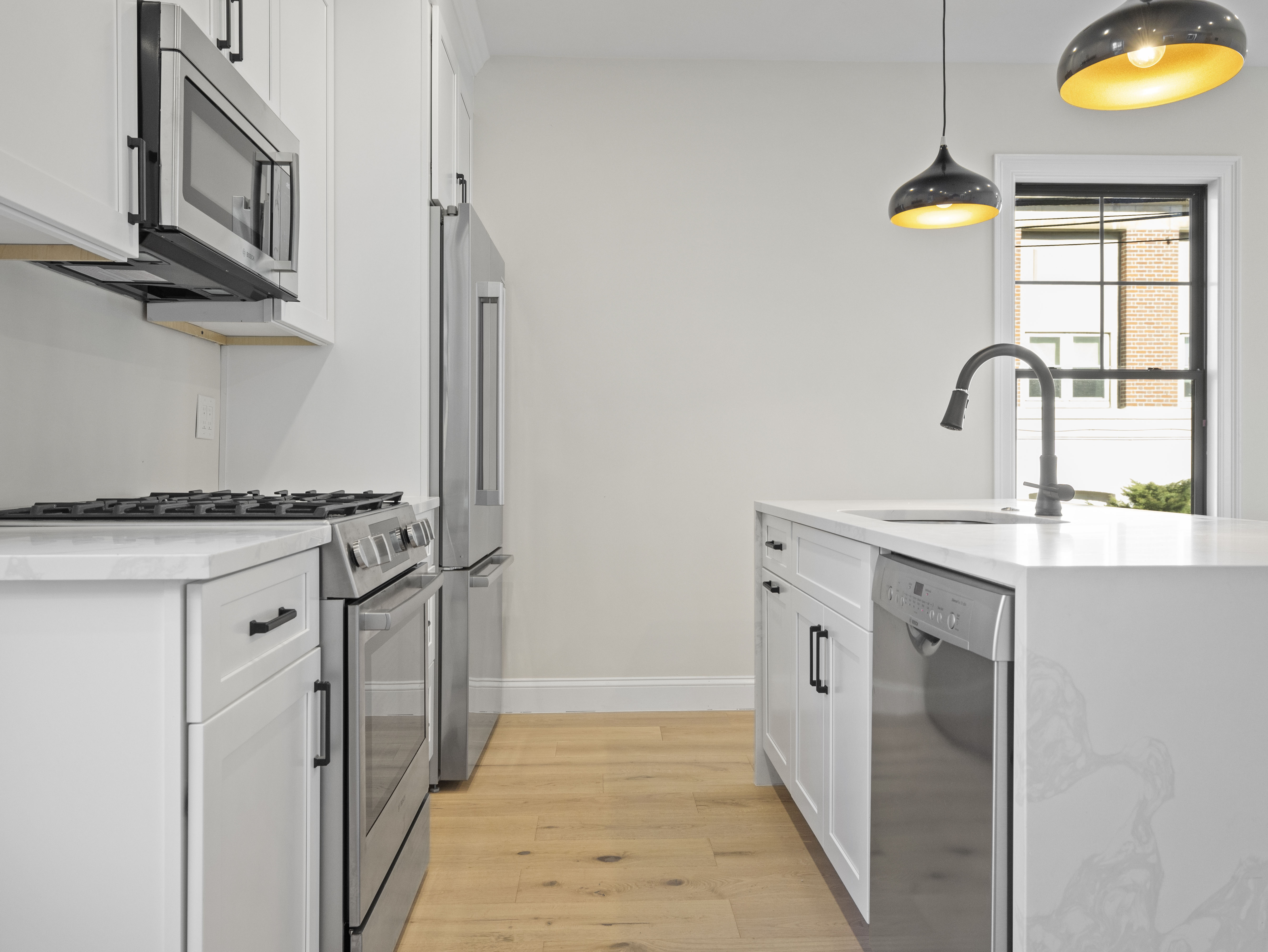 5 bed, 3 bath apartment for rent at 48R Woodward St Unit 1, South Boston — photo 3 of 12