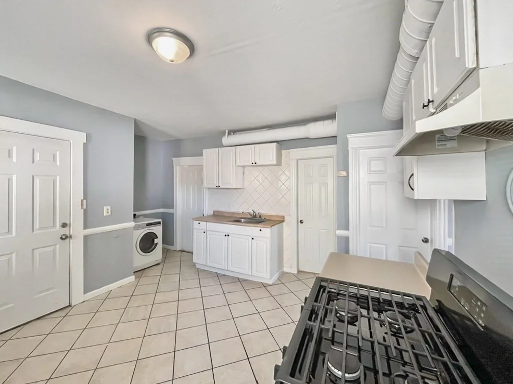 2 bed, 1 bath apartment for rent at 49.5-51 Ellsworth Unit 3, Worcester — photo 5 of 12