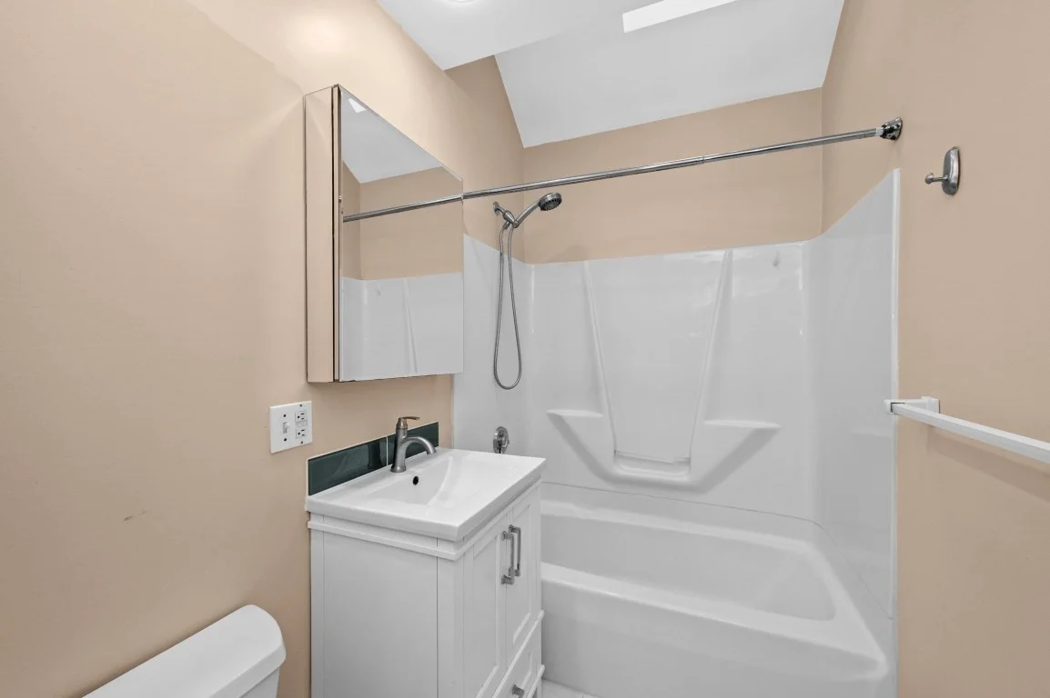 3 bed, 1 bath apartment for rent at 49-51 Harding Ave Unit 49, Belmont — photo 11 of 26
