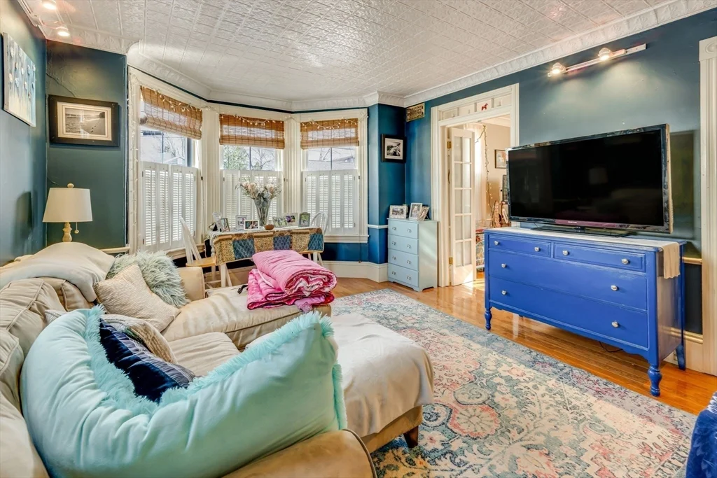 2 bed, 1 bath apartment for rent at 49 Atlantic Ave Unit 1, Marblehead — photo 7 of 15