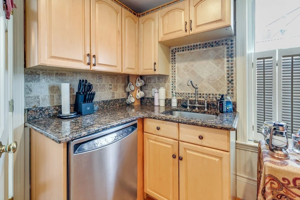 2 bed, 1 bath apartment for rent at 49 Atlantic Ave Unit 1, Marblehead — photo 9 of 15