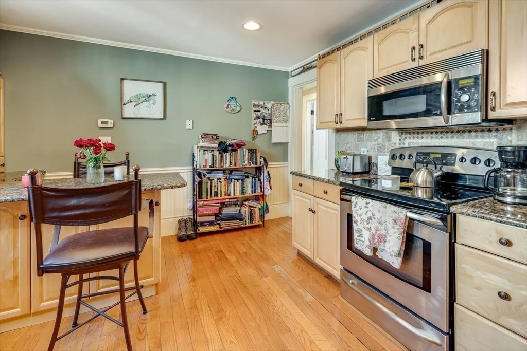 2 bed, 1 bath apartment for rent at 49 Atlantic Ave Unit 1, Marblehead — photo 10 of 15