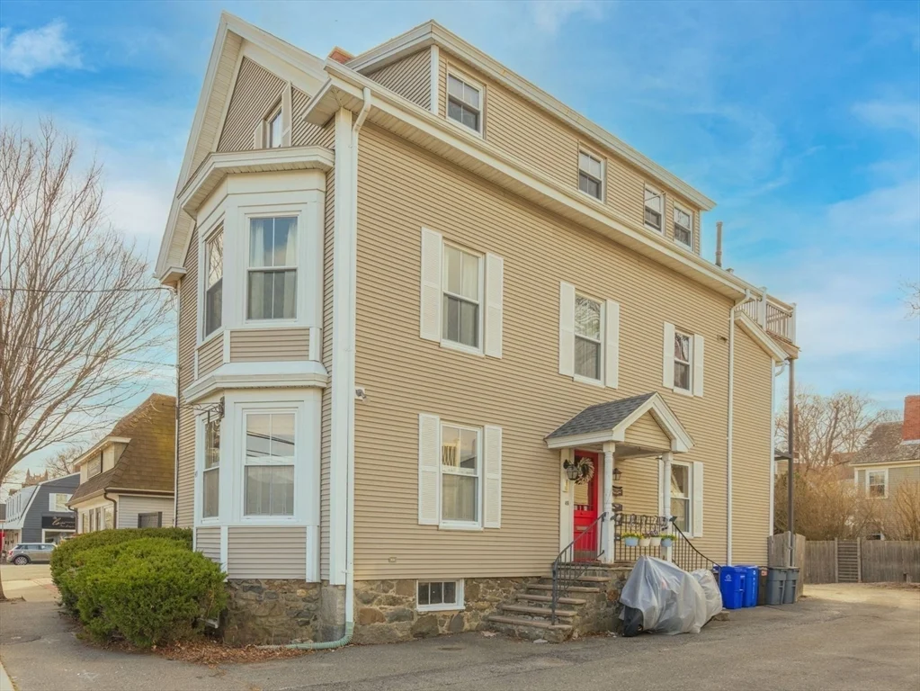 2 bed, 1 bath apartment for rent at 49 Atlantic Ave Unit 1, Marblehead — photo 1 of 15