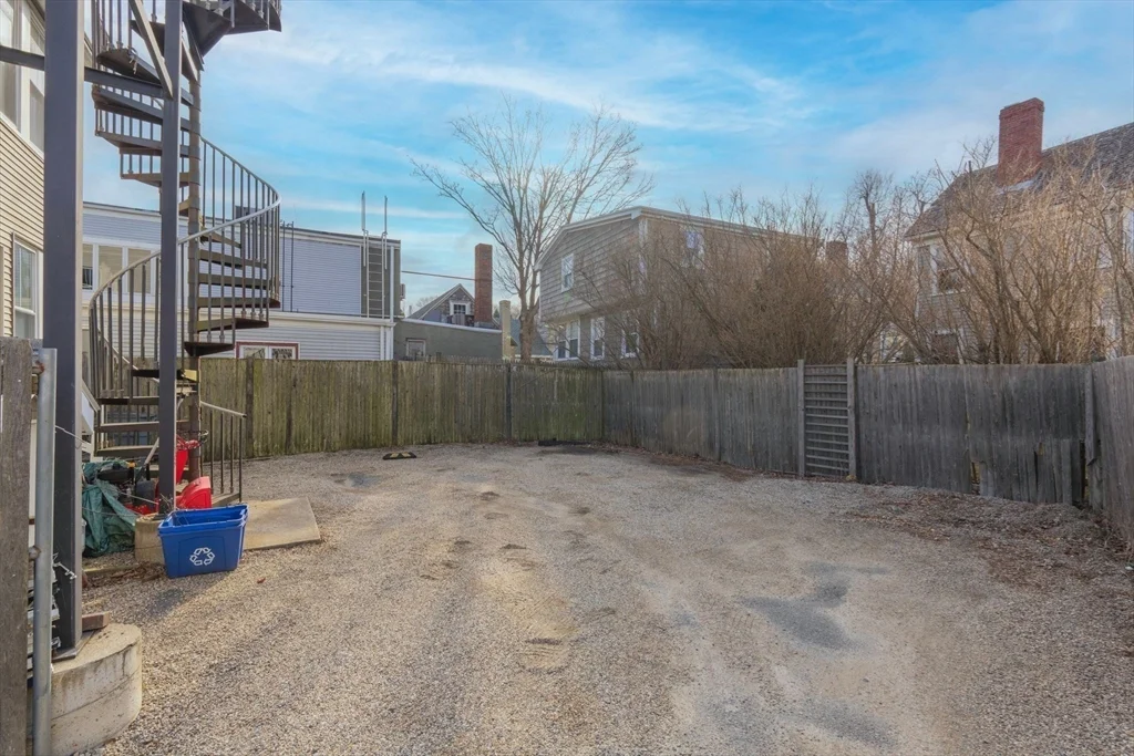 2 bed, 1 bath apartment for rent at 49 Atlantic Ave Unit 1, Marblehead — photo 14 of 15