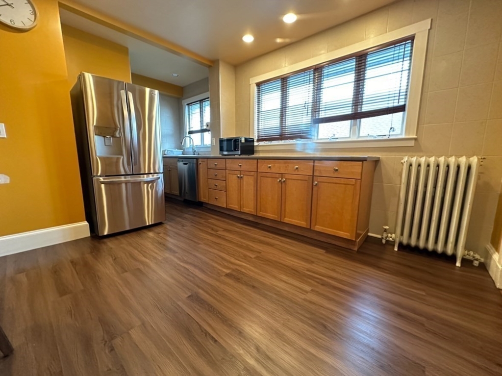 3 bed, 2 bath apartment for rent at 49 Bates Unit 49, Winthrop — photo 2 of 16