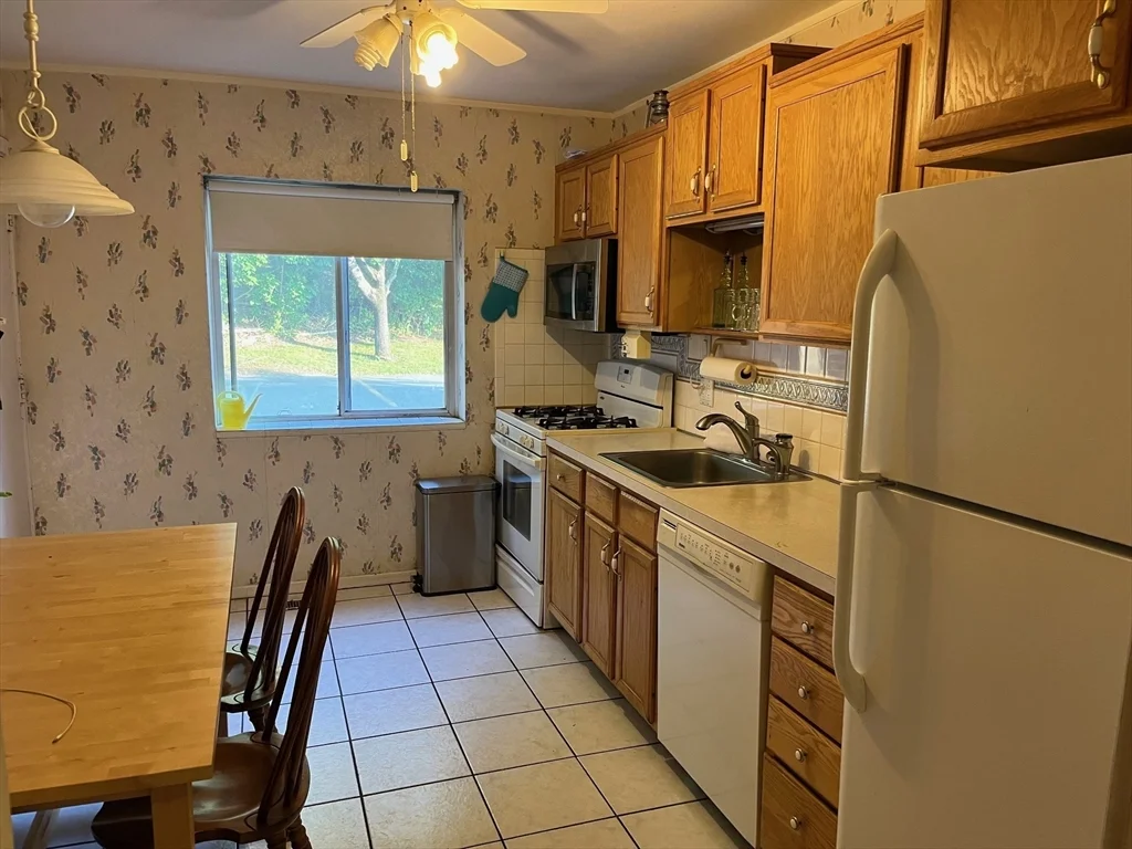 2 bed, 1 bath apartment for rent at 49 Bayberry Dr Unit 2, Sharon — photo 7 of 14
