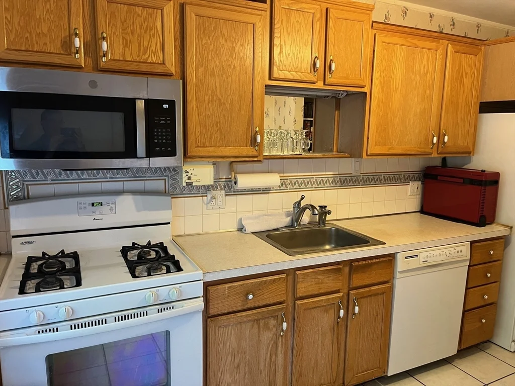 2 bed, 1 bath apartment for rent at 49 Bayberry Dr Unit 2, Sharon — photo 9 of 14