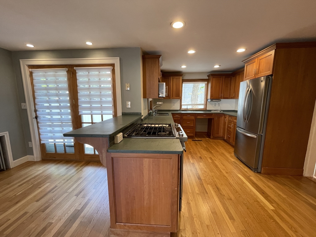 4 bed, 2 bath apartment for rent at 49 Beal Rd Unit 49, Waltham — photo 3 of 14