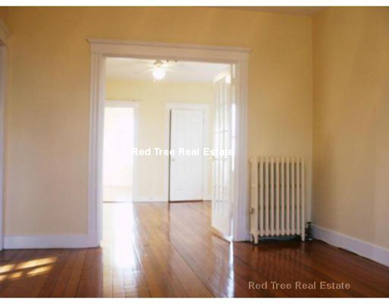 3 bed, 1 bath apartment for rent at 49 Beech Glen St Unit 3, Roxbury — photo 3 of 7