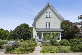 4 bed, 2 bath apartment for rent at 49 Bennett St Unit 2, Oak Square — photo 9 of 9