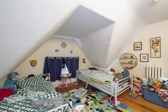 4 bed, 2 bath apartment for rent at 49 Bennett St Unit 2, Oak Square — photo 4 of 9