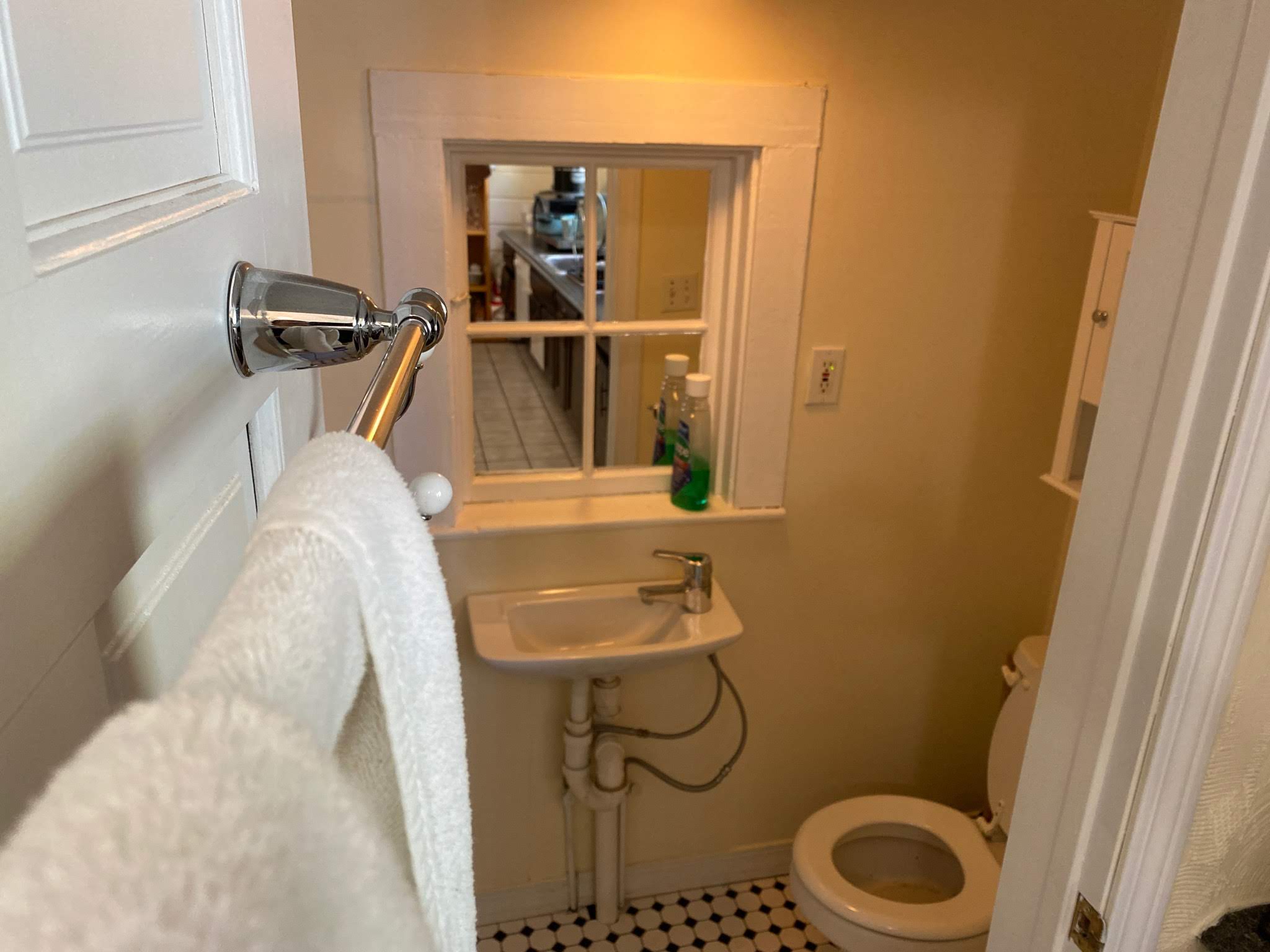 4 bed, 2 bath apartment for rent at 49 Bennett St Unit 2, Oak Square — photo 7 of 9