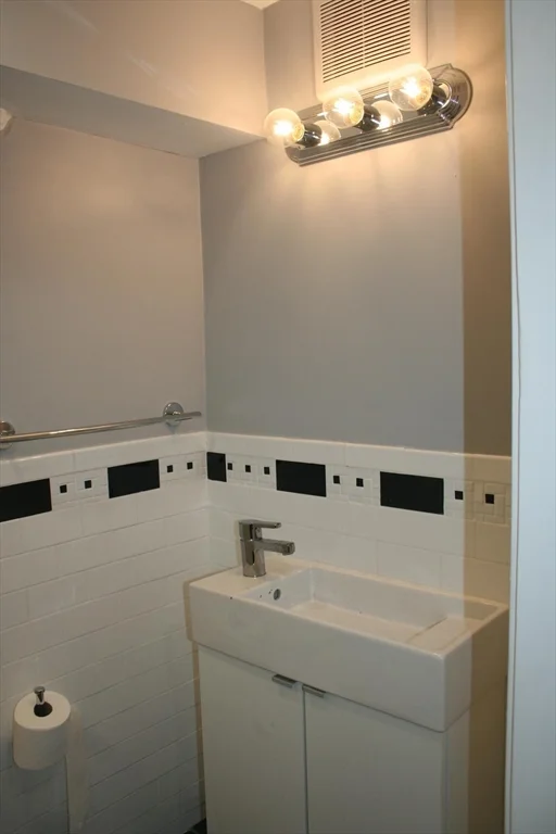 Studio bed, 1 bath apartment for rent at 49 Brimmer St Unit 10, Beacon Hill — photo 11 of 11