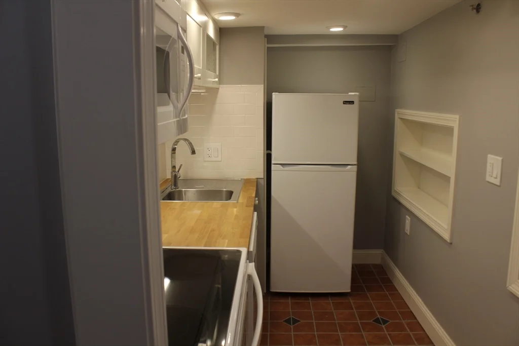 Studio bed, 1 bath apartment for rent at 49 Brimmer St Unit 10, Beacon Hill — photo 2 of 11