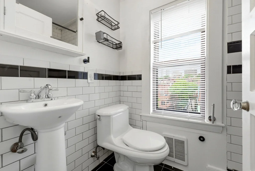 1 bed, 1 bath apartment for rent at 49 Brimmer St Unit 9, Beacon Hill — photo 14 of 17