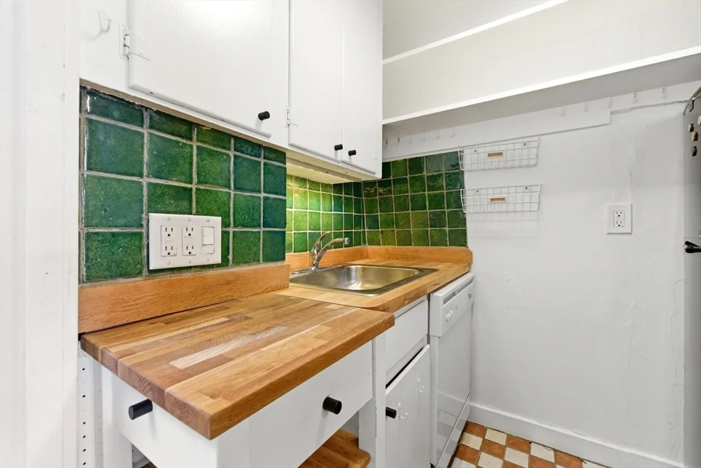 1 bed, 1 bath apartment for rent at 49 Brimmer St Unit 9, Beacon Hill — photo 6 of 17