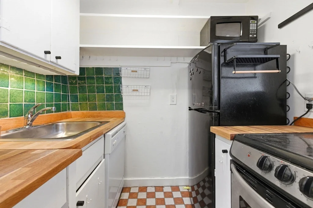 1 bed, 1 bath apartment for rent at 49 Brimmer St Unit 9, Beacon Hill — photo 8 of 17