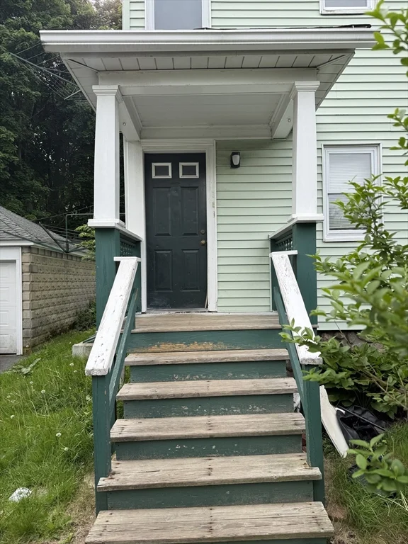 3 bed, 1 bath apartment for rent at 49 Catharine St Unit B, Worcester — photo 13 of 14