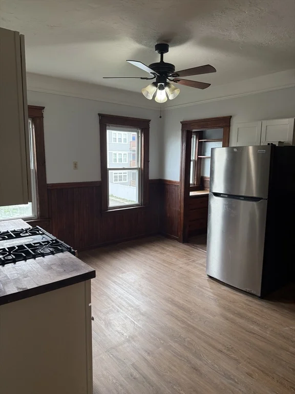 3 bed, 1 bath apartment for rent at 49 Catharine St Unit B, Worcester — photo 3 of 14