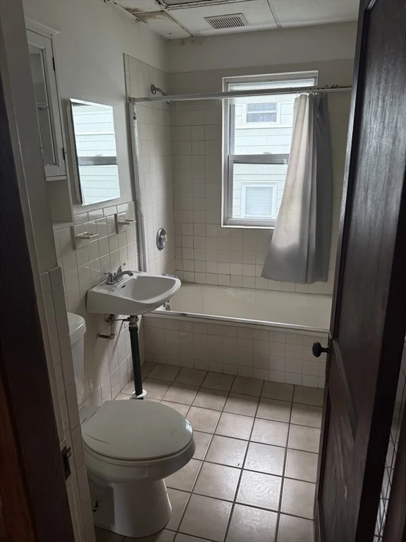 3 bed, 1 bath apartment for rent at 49 Catharine St Unit B, Worcester — photo 10 of 14