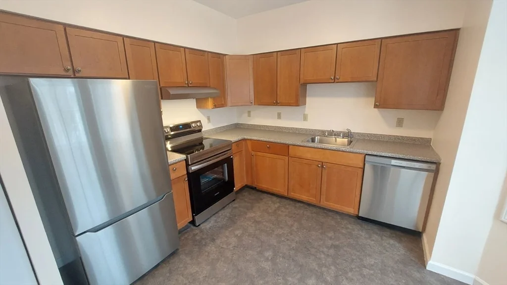 2 bed, 1 bath apartment for rent at 49 Cedar St Unit 2 Rear, Roxbury — photo 4 of 11
