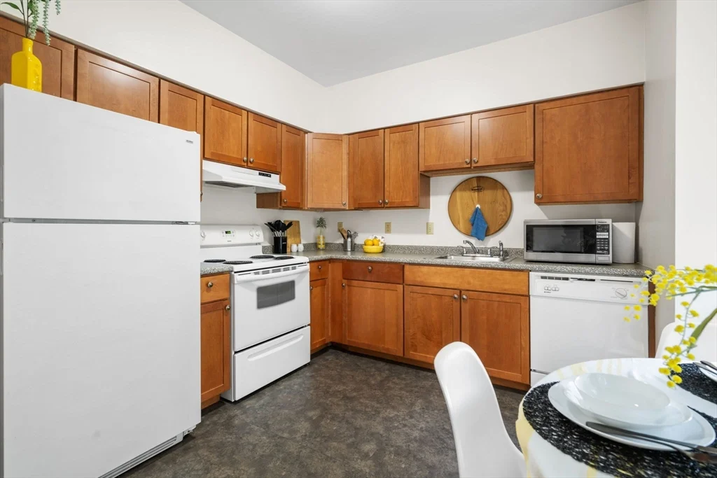 2 bed, 1 bath apartment for rent at 49 Cedar St Unit 3, Roxbury — photo 7 of 16