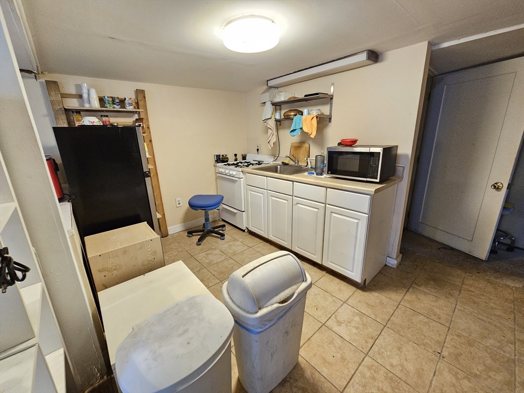 1 bed, 1 bath apartment for rent at 49 Central St Unit B, Holliston — photo 3 of 5