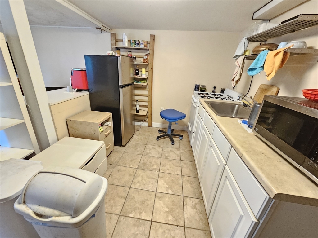 1 bed, 1 bath apartment for rent at 49 Central St Unit B, Holliston — photo 4 of 5