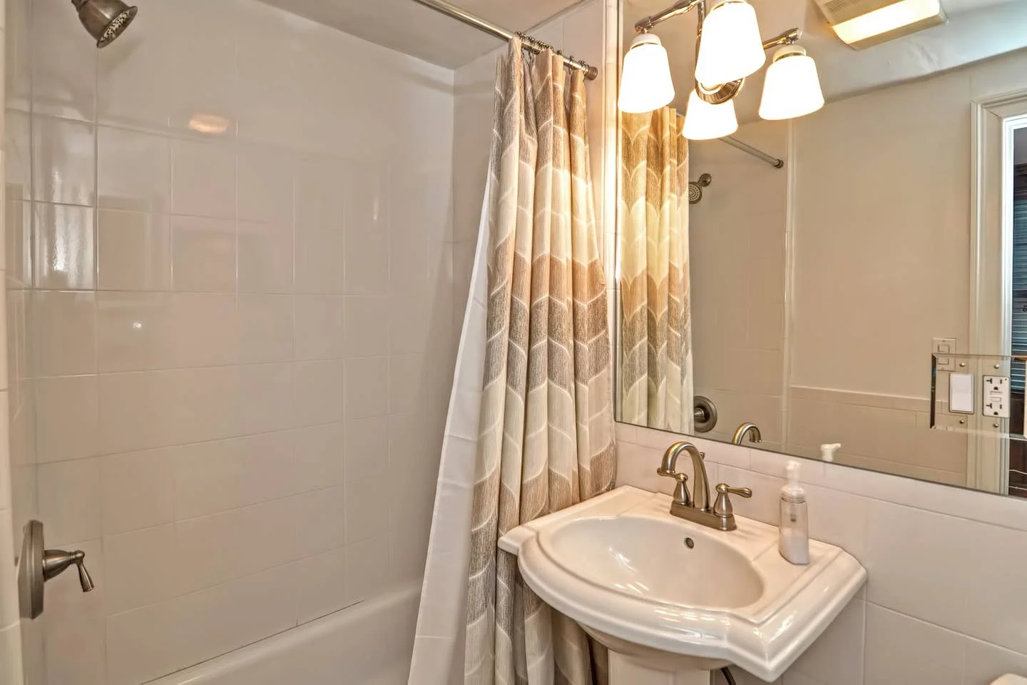 1 bed, 1 bath apartment for rent at 49 Charles St Unit 2, Beacon Hill — photo 13 of 13