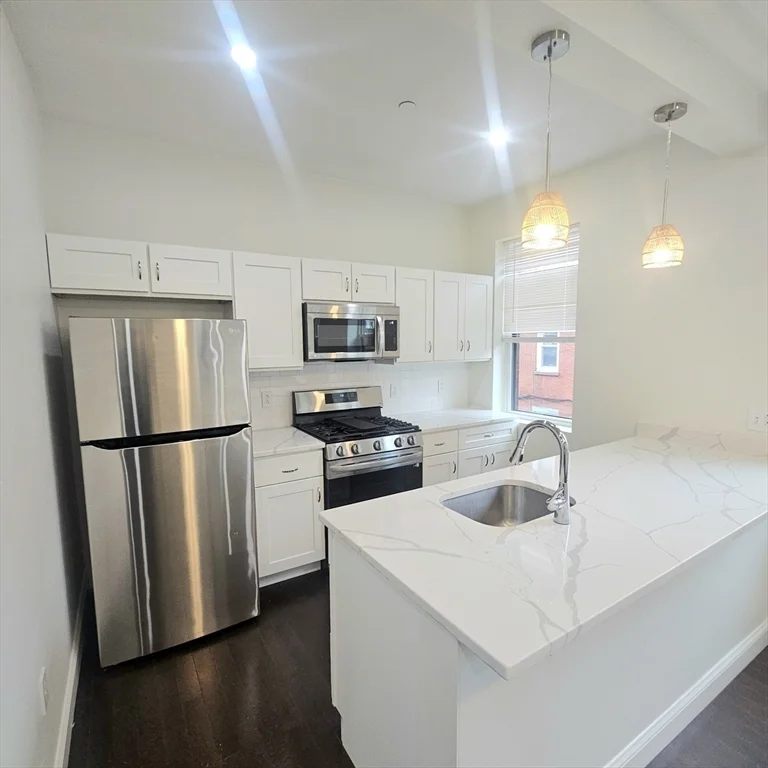 2 bed, 1 bath apartment for rent at 49 Charter St Unit 3, North End — photo 3 of 9