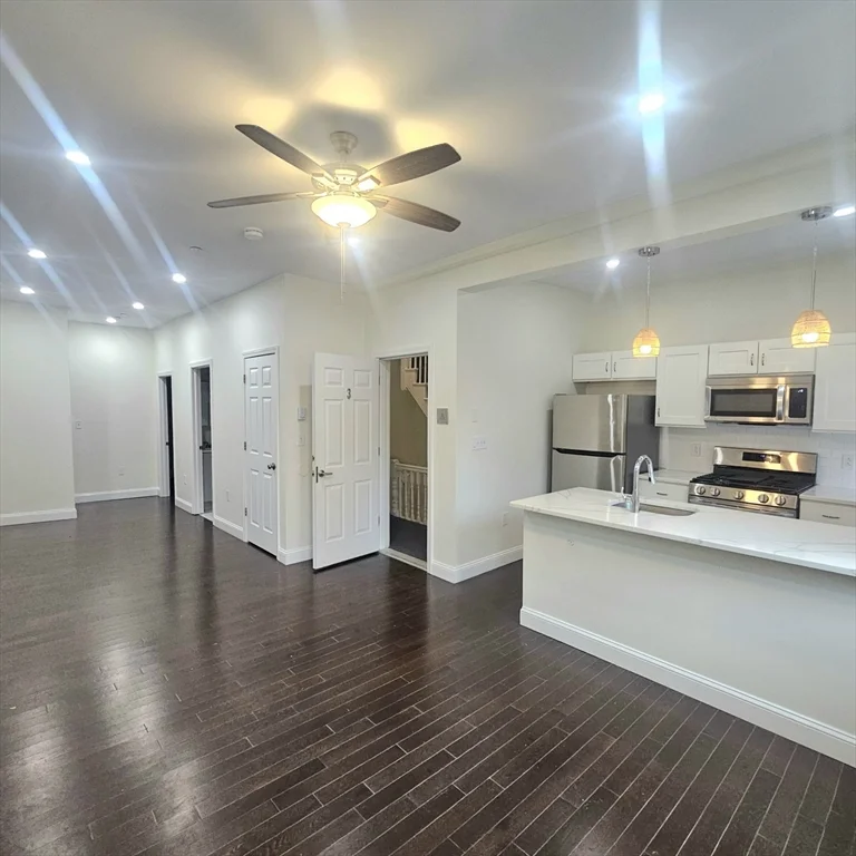 2 bed, 1 bath apartment for rent at 49 Charter St Unit 3, North End — photo 2 of 9