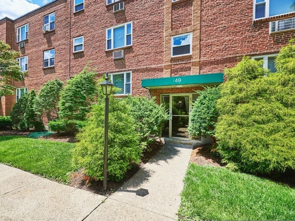 1 bed, 1 bath apartment for rent at 49 Colborne Rd Unit 5, Brighton — photo 1 of 14