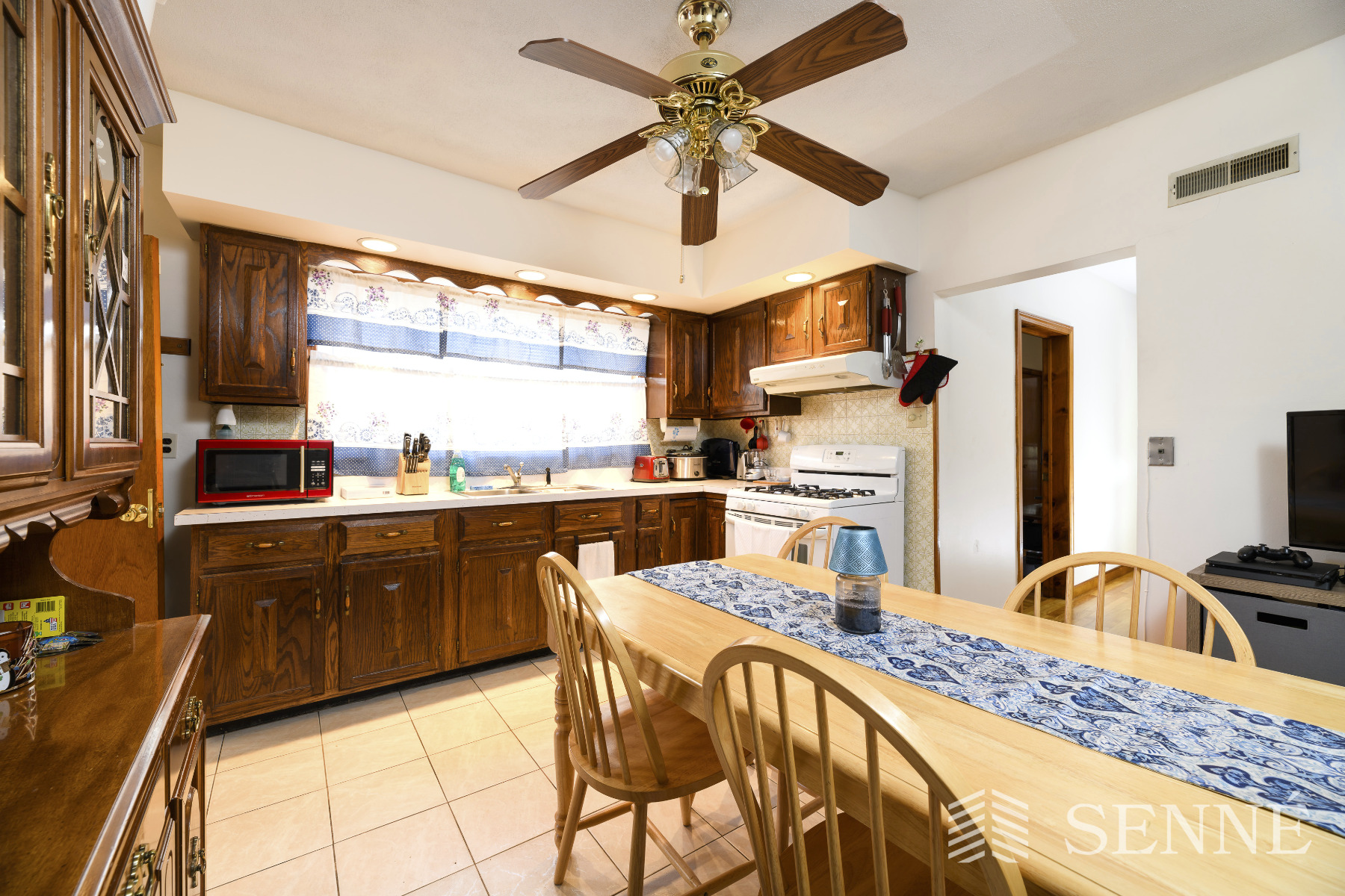 1 bed, 1 bath apartment for rent at 49 Concord Ave Unit 1, Ward Two — photo 1 of 8