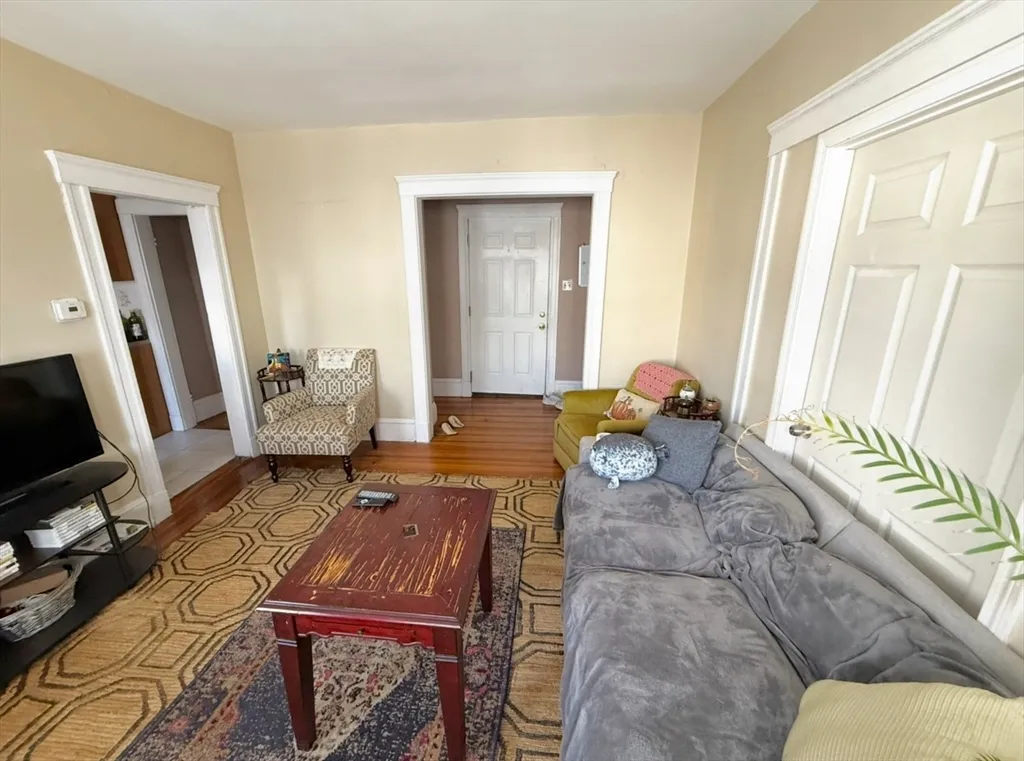 3 bed, 1 bath apartment for rent at 49 Conwell Ave Unit 2, West Somerville — photo 4 of 19