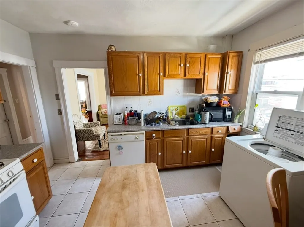 3 bed, 1 bath apartment for rent at 49 Conwell Ave Unit 2, West Somerville — photo 5 of 19