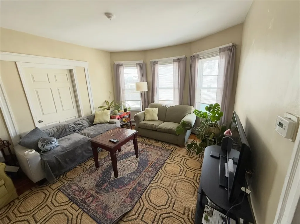 3 bed, 1 bath apartment for rent at 49 Conwell Ave Unit 2, West Somerville — photo 2 of 19