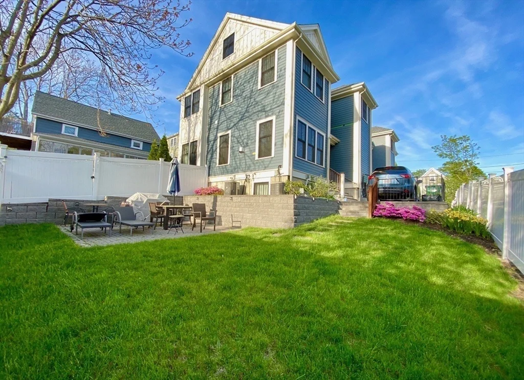 3 bed, 2 bath apartment for rent at 49 Cottage St Unit 2, Newton Upper Falls — photo 1 of 11