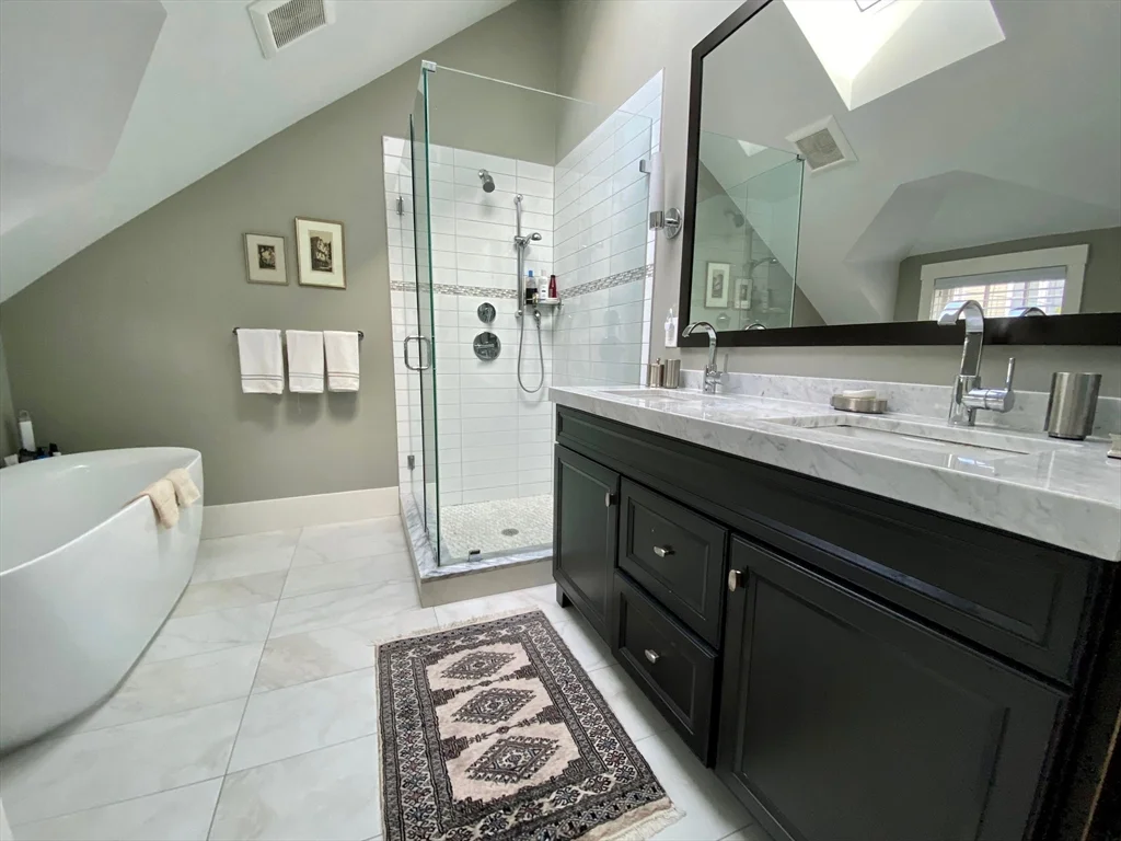 3 bed, 2 bath apartment for rent at 49 Cottage St Unit 2, Newton Upper Falls — photo 9 of 11