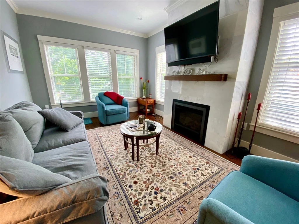 3 bed, 2 bath apartment for rent at 49 Cottage St Unit 2, Newton Upper Falls — photo 4 of 11
