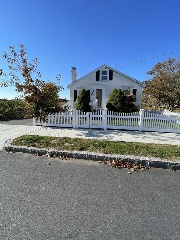 3 bed, 1 bath apartment for rent at 49 Deerfield St Unit SF, Squantum — photo 1 of 14