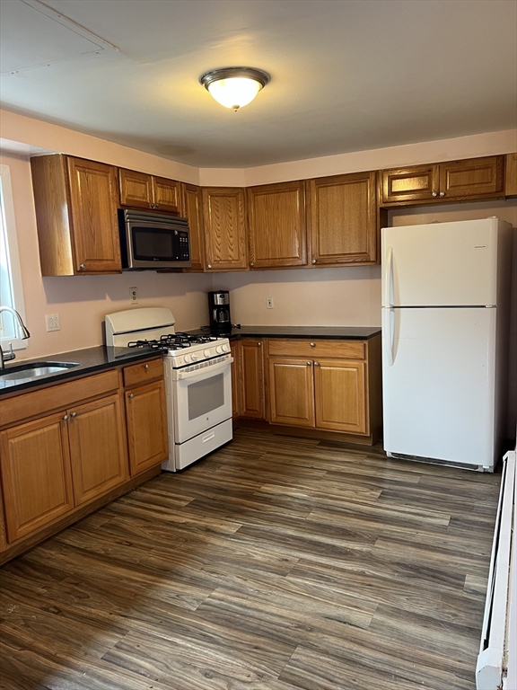 4 bed, 1 bath apartment for rent at 49 Division St Unit 2, New Bedford — photo 3 of 7
