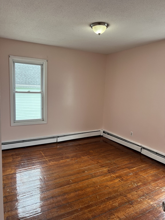 4 bed, 1 bath apartment for rent at 49 Division St Unit 2, New Bedford — photo 5 of 7
