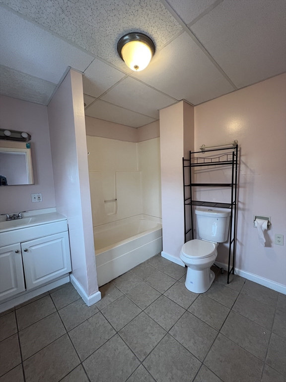4 bed, 1 bath apartment for rent at 49 Division St Unit 2, New Bedford — photo 4 of 7