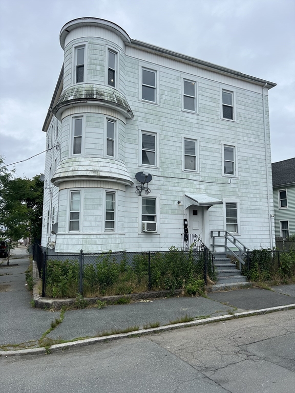 3 bed, 2 bath apartment for rent at 49 Division St Unit 3, South End — photo 1 of 9