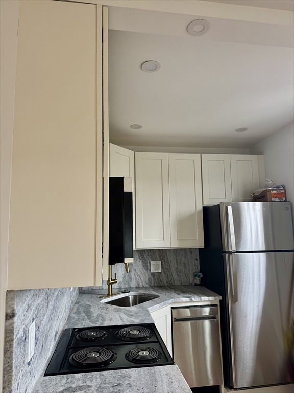 2 bed, 1 bath apartment for rent at 49 Elm St Unit 3, Charlestown — photo 2 of 7