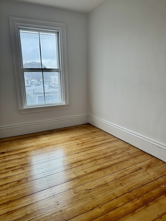 2 bed, 1 bath apartment for rent at 49 Elm St Unit 3, Charlestown — photo 5 of 7