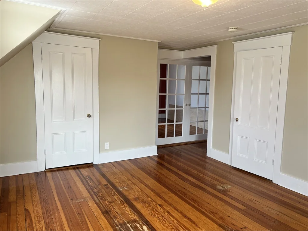 1 bed, 1 bath apartment for rent at 49 Essex St Unit 3, Swampscott — photo 7 of 15