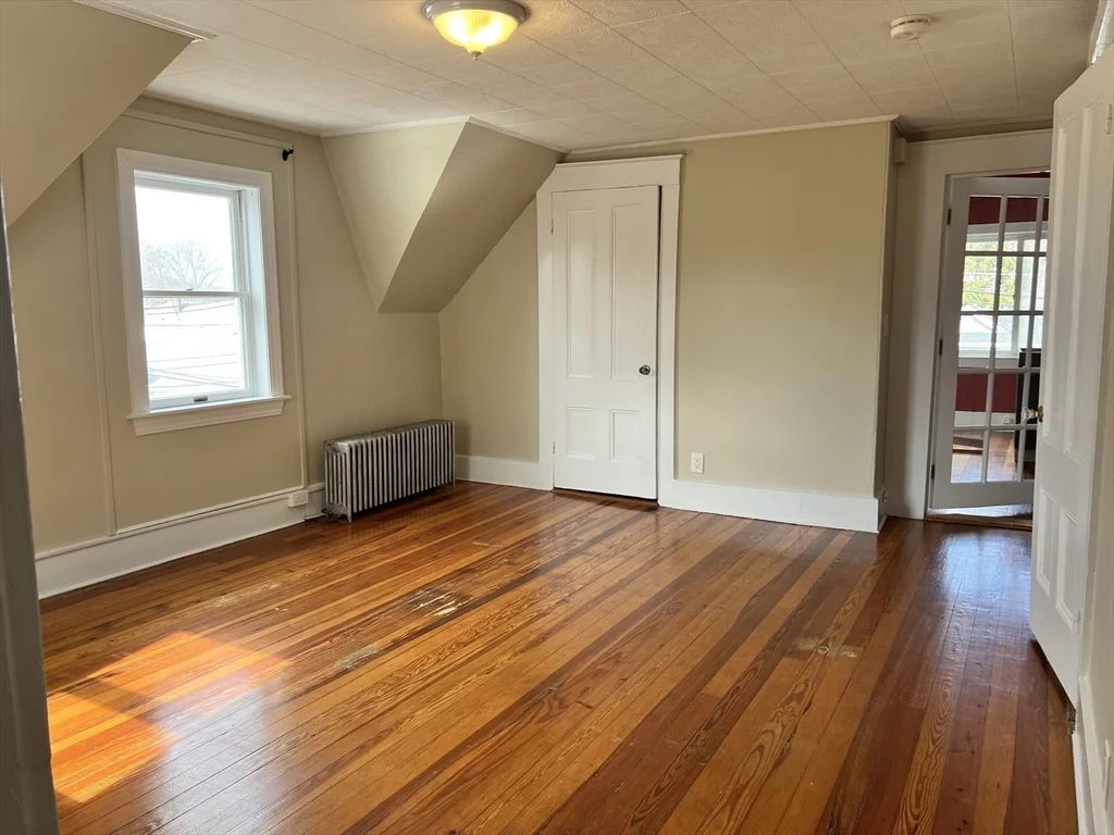 1 bed, 1 bath apartment for rent at 49 Essex St Unit 3, Swampscott — photo 5 of 15