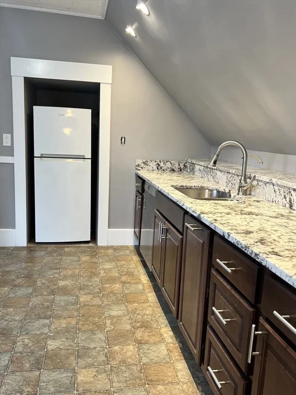 1 bed, 1 bath apartment for rent at 49 Essex St Unit 3, Swampscott — photo 11 of 15