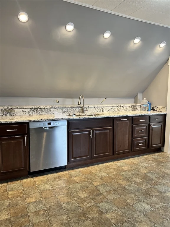 1 bed, 1 bath apartment for rent at 49 Essex St Unit 3, Swampscott — photo 8 of 15